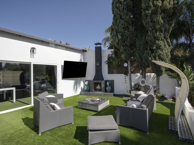 5 Soveroms Villa i Estepona