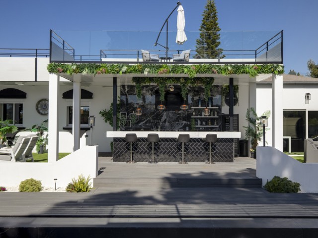 5 Makuuhuoneen Huvila Estepona