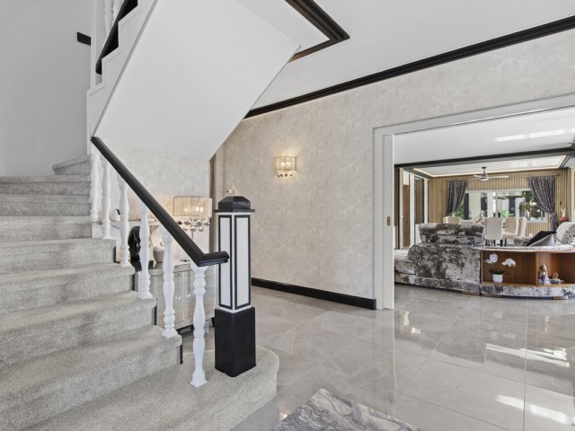 5 Makuuhuoneen Huvila Estepona