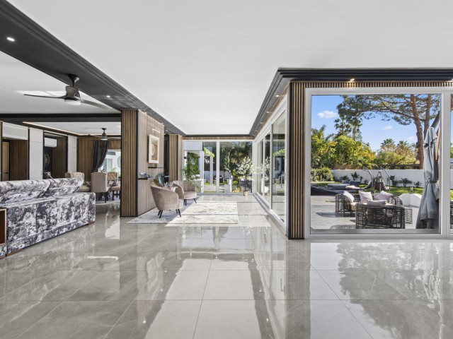 5 Makuuhuoneen Huvila Estepona