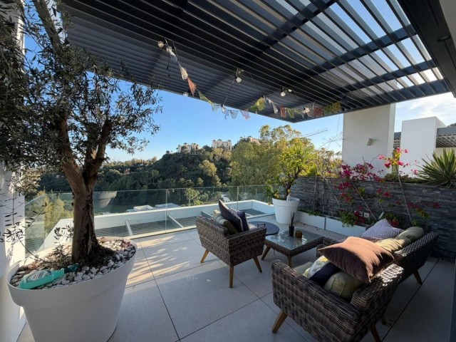 2 Bedrooms Apartment in Benahavís