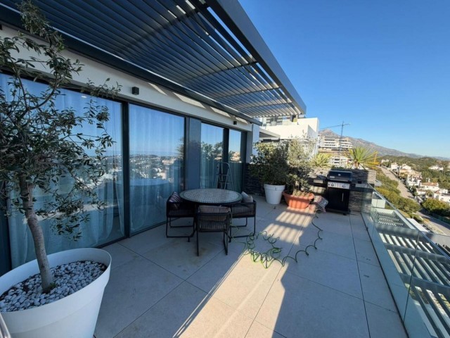 2 Bedrooms Apartment in Benahavís