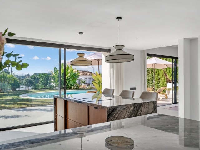 4 Bedrooms Villa in Nueva Andalucía