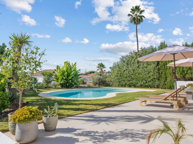 4 Bedrooms Villa in Nueva Andalucía