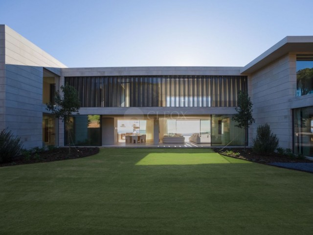 5 Bedrooms Villa in Sotogrande