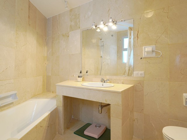 2 Sovrums Lägenhet i Guadalmina Alta