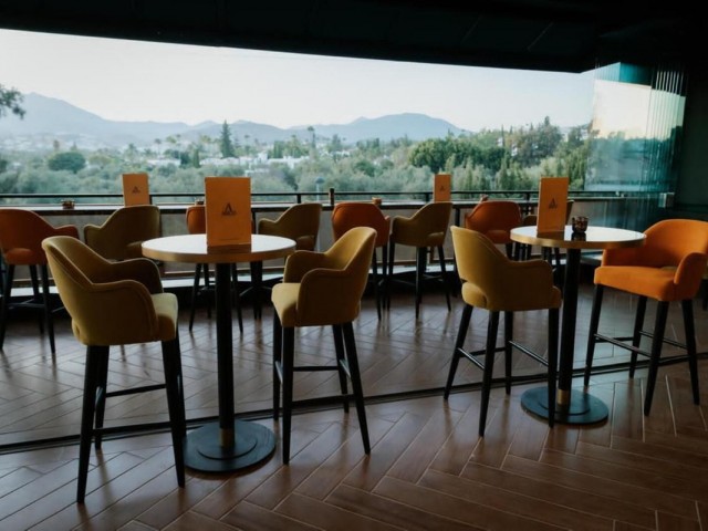 Commercial in Nueva Andalucía