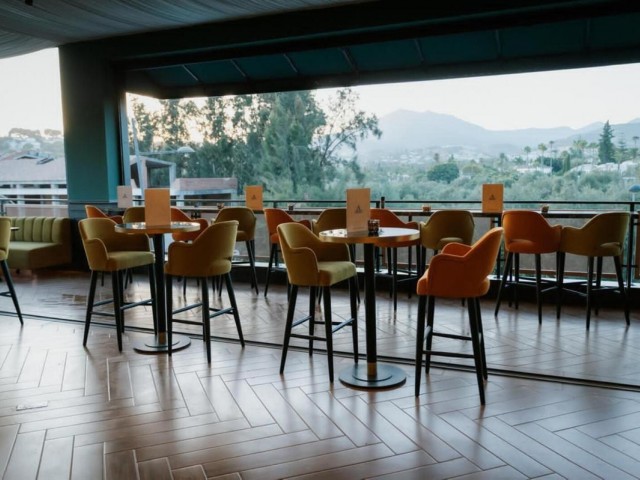 Kommerziell in Nueva Andalucía