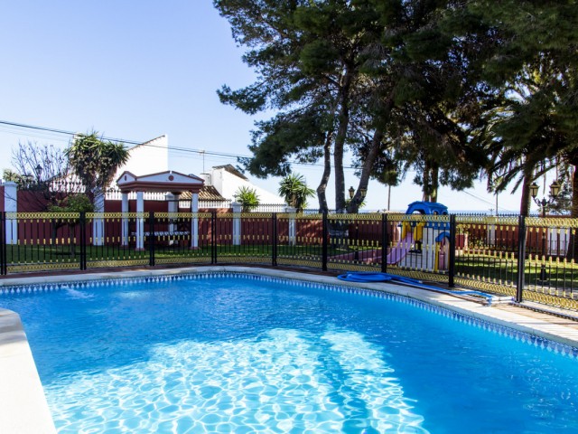 6 Schlafzimmer Villa in Estepona