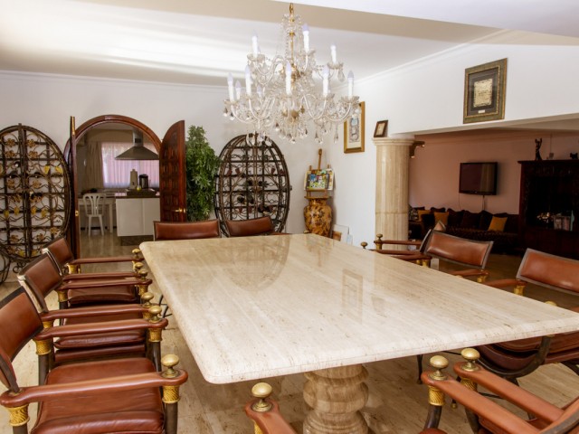 6 Schlafzimmer Villa in Estepona