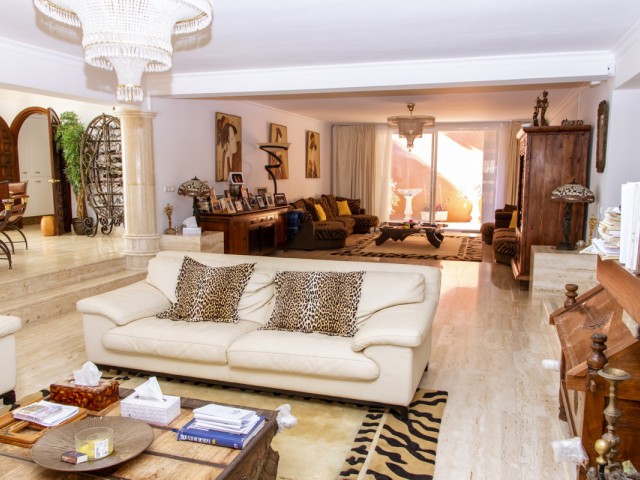 6 Makuuhuoneen Huvila Estepona