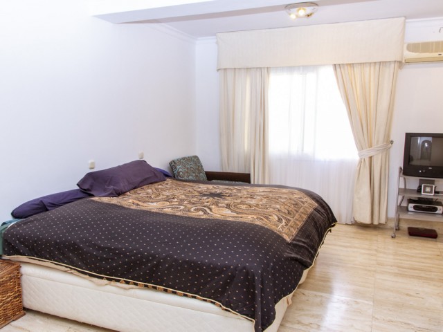6 Makuuhuoneen Huvila Estepona