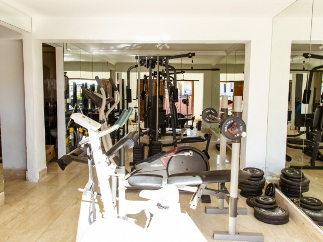 6 Bedrooms Villa in Estepona