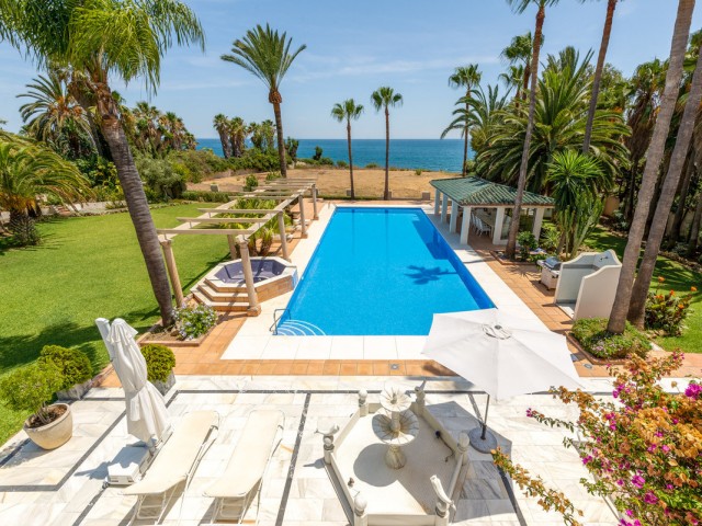 6 Schlafzimmer Villa in Estepona