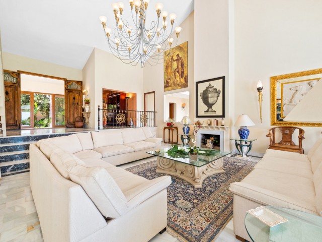 6 Schlafzimmer Villa in Estepona