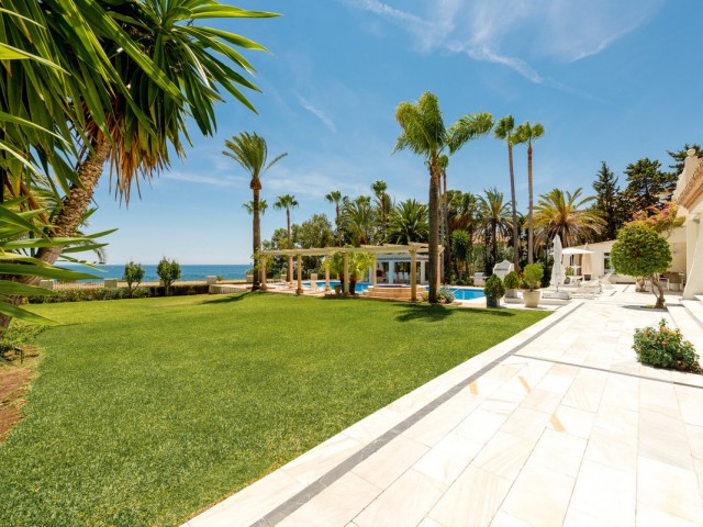 6 Schlafzimmer Villa in Estepona