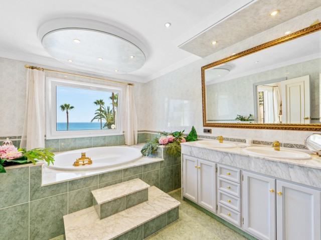 6 Schlafzimmer Villa in Estepona