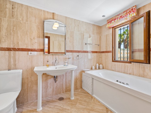 6 Schlafzimmer Villa in Estepona