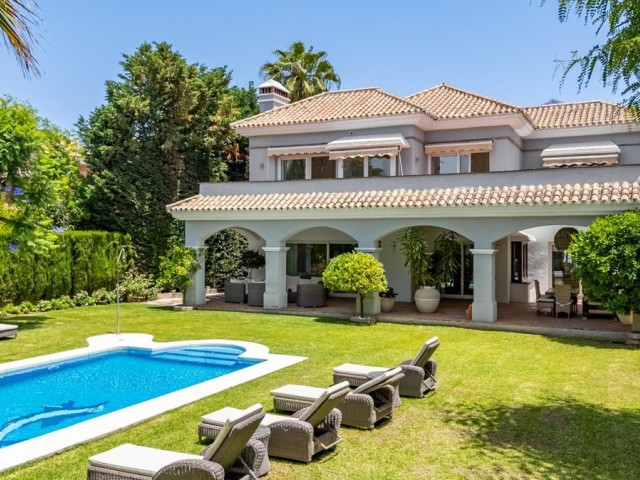 5 Bedrooms Villa in Nueva Andalucía