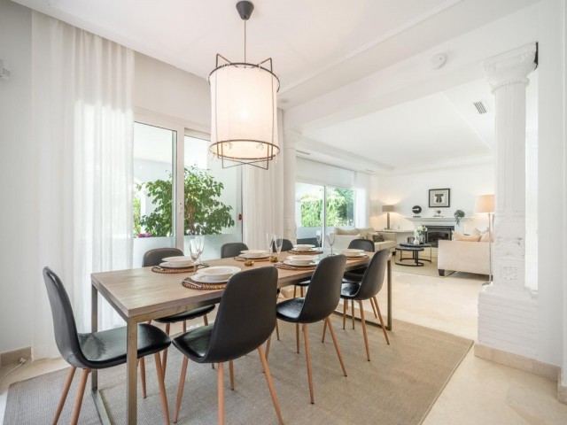 5 Bedrooms Villa in Nueva Andalucía