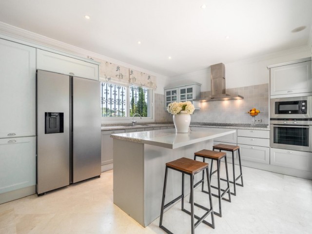 5 Bedrooms Villa in Nueva Andalucía