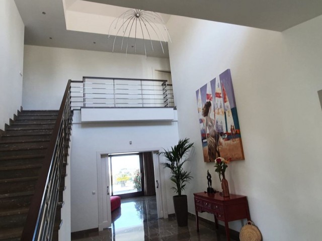 6 Slaapkamer Villa in Los Flamingos