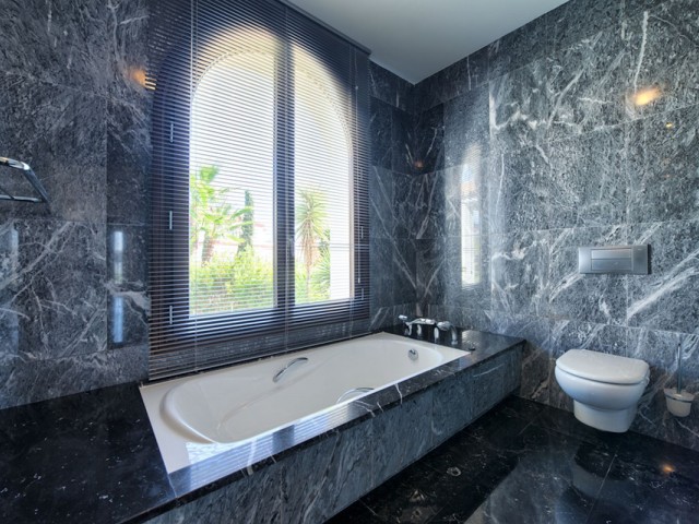 6 Slaapkamer Villa in Los Flamingos