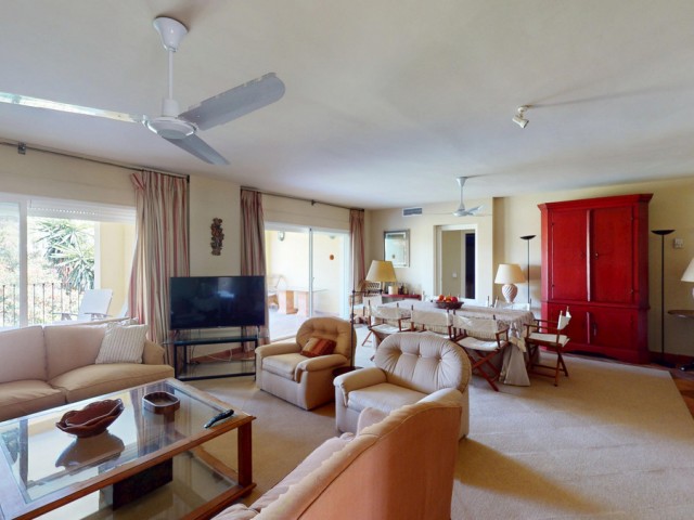 4 Bedrooms Apartment in Guadalmina Alta