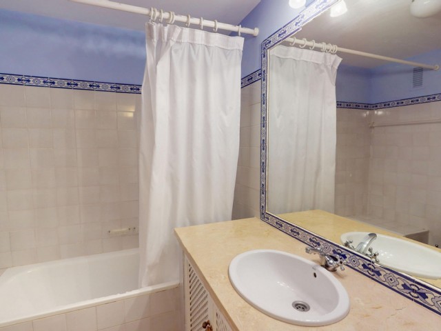 4 Bedrooms Apartment in Guadalmina Alta