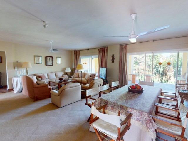 4 Bedrooms Apartment in Guadalmina Alta
