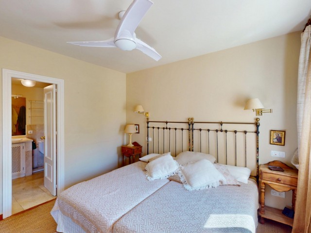 4 Bedrooms Apartment in Guadalmina Alta