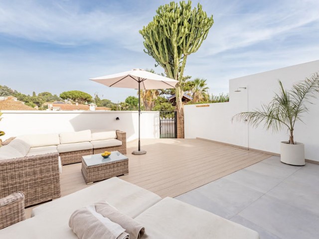 2 Bedrooms Townhouse in Elviria