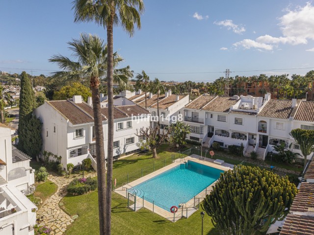 4 Schlafzimmer Reihenhaus in Nueva Andalucía