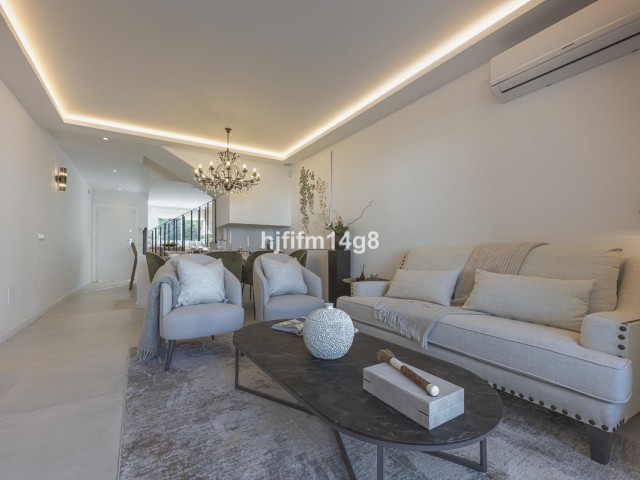 4 Schlafzimmer Reihenhaus in Nueva Andalucía