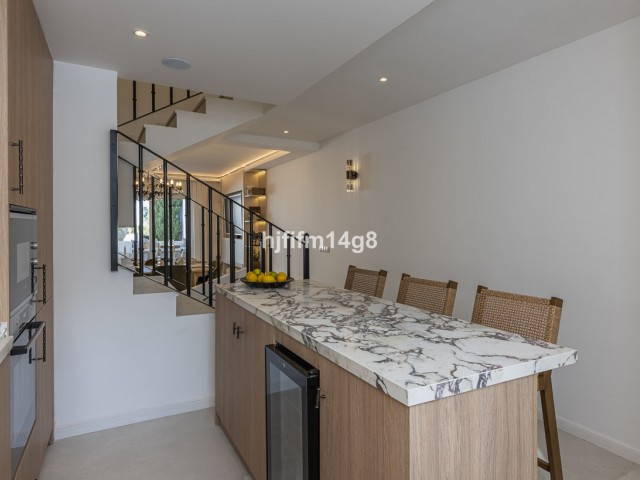 4 Schlafzimmer Reihenhaus in Nueva Andalucía