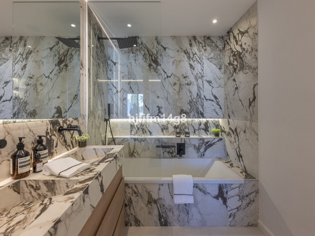 4 Schlafzimmer Reihenhaus in Nueva Andalucía