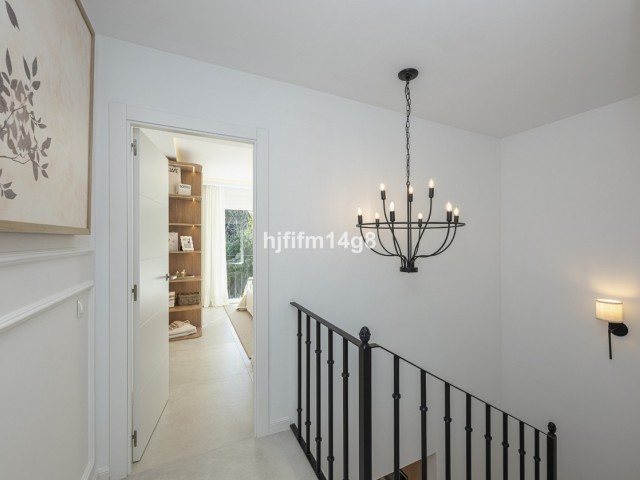 4 Schlafzimmer Reihenhaus in Nueva Andalucía