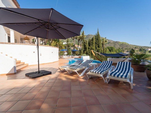 Villa avec 4 Chambres  à Valtocado