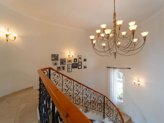 Villa avec 4 Chambres  à Valtocado