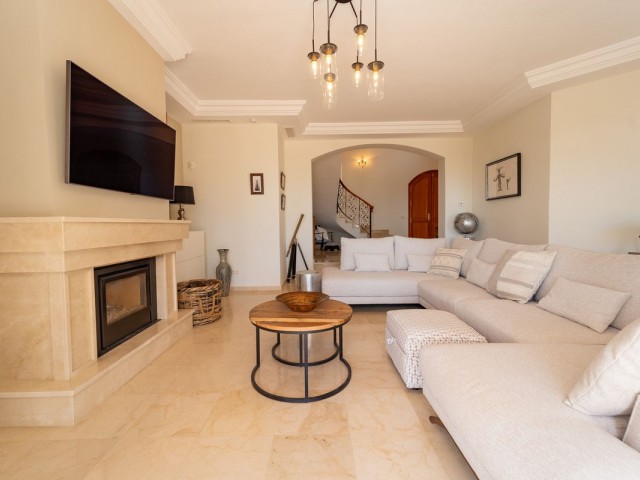 Villa avec 4 Chambres  à Valtocado