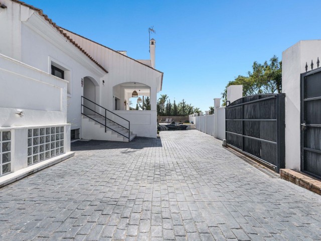 5 Makuuhuoneen Huvila Estepona