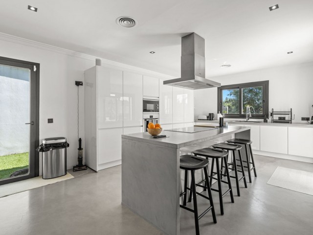 5 Makuuhuoneen Huvila Estepona