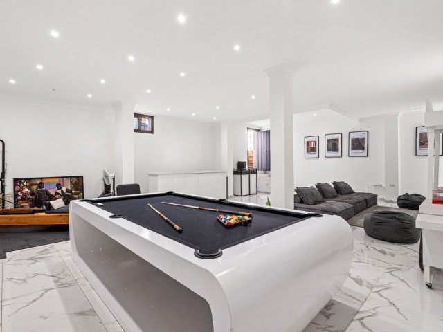 5 Makuuhuoneen Huvila Estepona