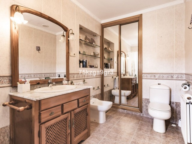 6 Bedrooms Villa in Benalmadena Costa