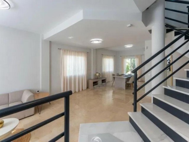 3 Bedrooms Townhouse in Marbella