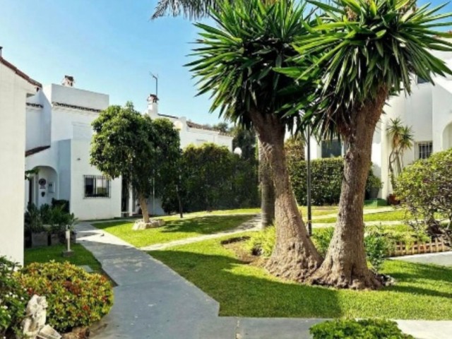 Villa con 3 Dormitorios  en Estepona