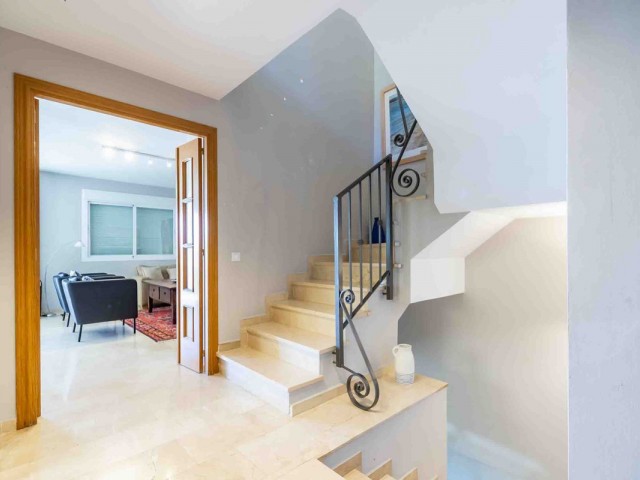 Maison mitoyenne avec 3 Chambres  à Mijas