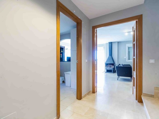 Maison mitoyenne avec 3 Chambres  à Mijas