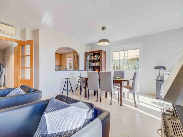 Maison mitoyenne avec 3 Chambres  à Mijas