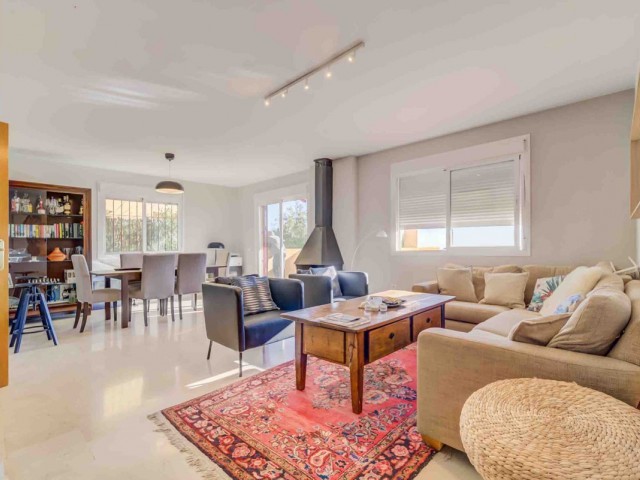 Maison mitoyenne avec 3 Chambres  à Mijas